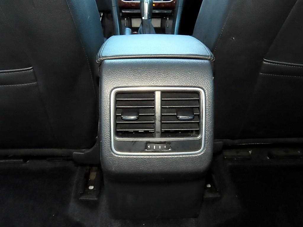 Volkswagen Passat — photo 17