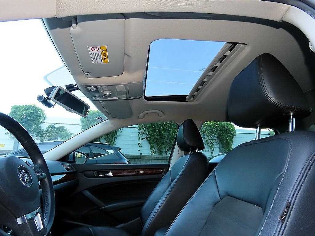 Volkswagen Passat — photo 18