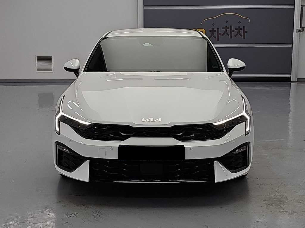 Kia K5 — photo 02