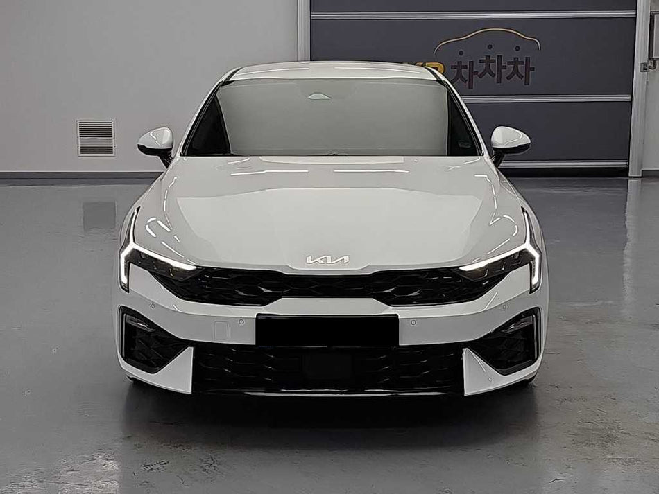 Kia K5 — photo 02