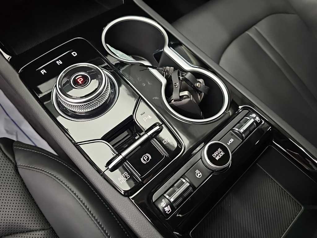Kia K5 — photo 08