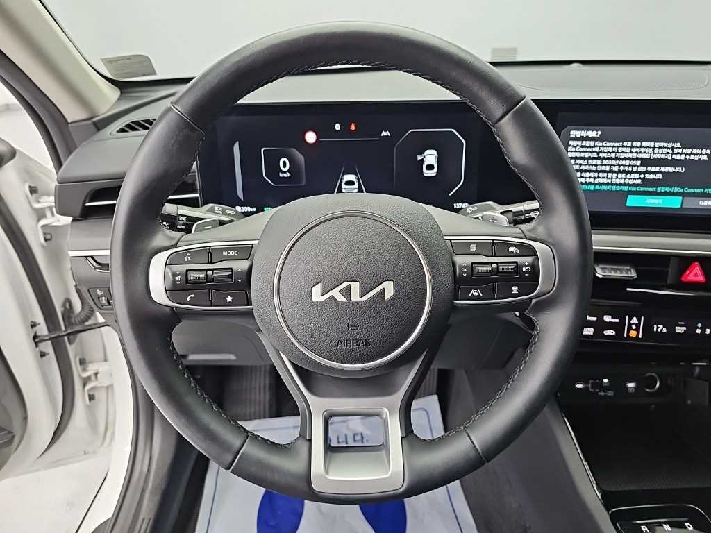Kia K5 — photo 09