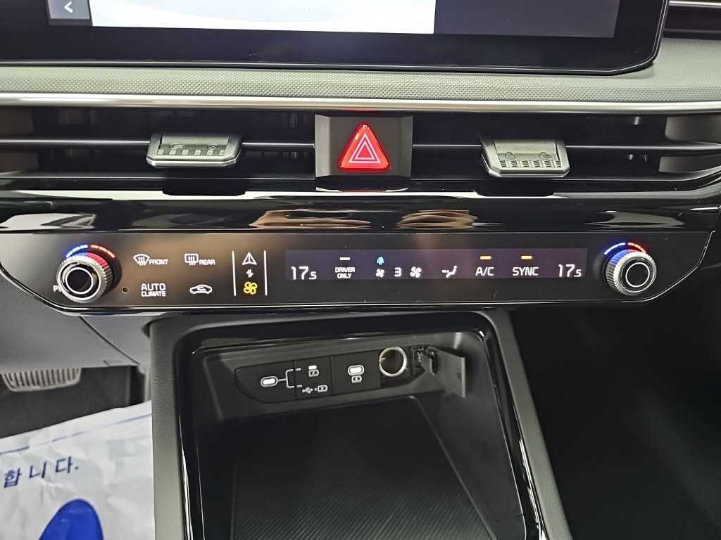 Kia K5 — photo 10