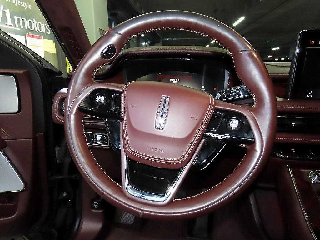 Lincoln Aviator — photo 08