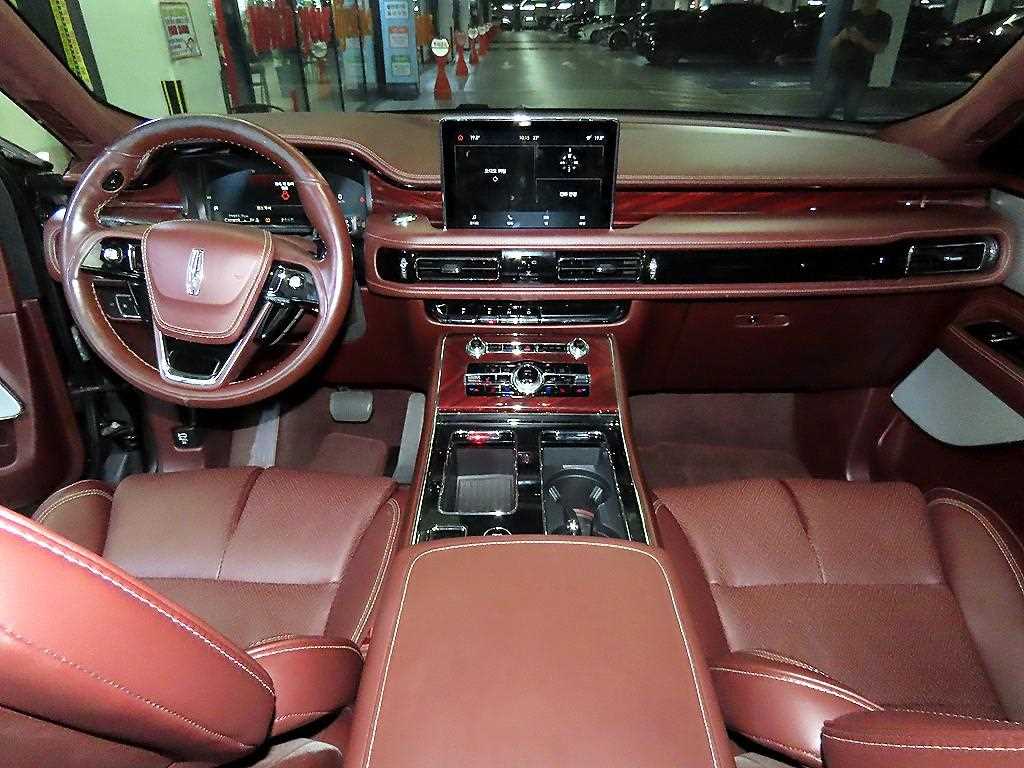 Lincoln Aviator — photo 09
