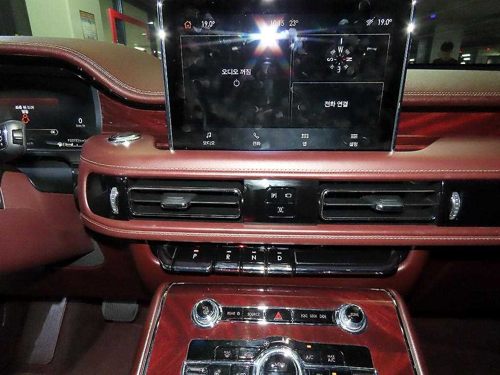 Lincoln Aviator — photo 11