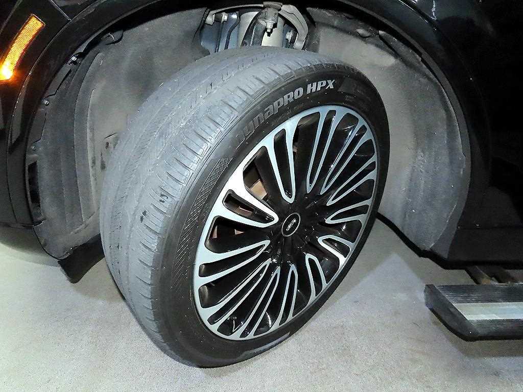 Lincoln Aviator — photo 20