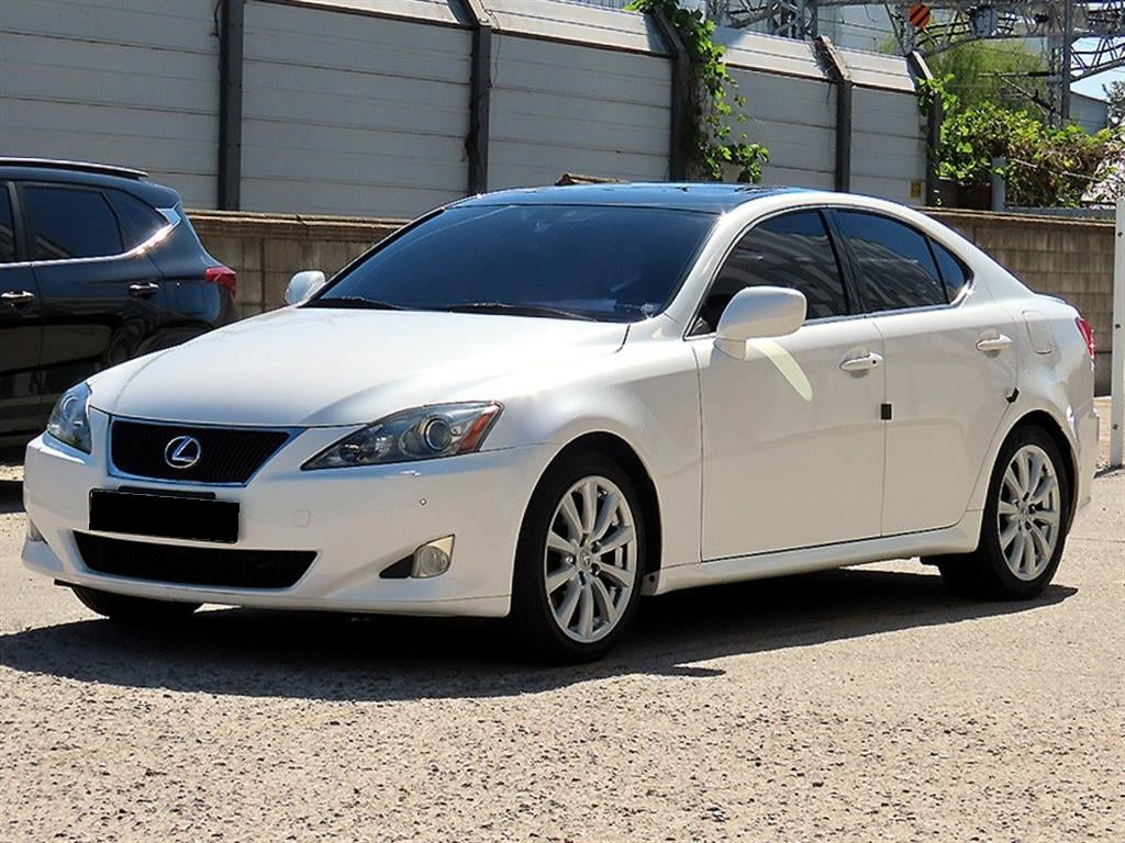 Lexus IS — photo 02