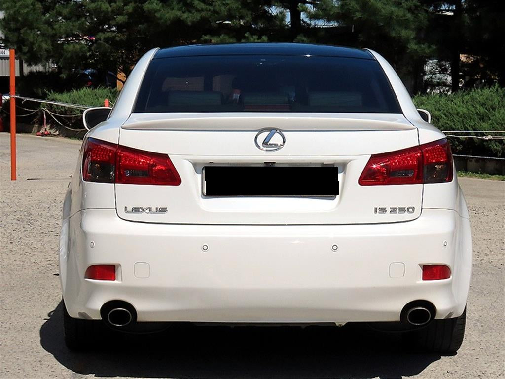 Lexus IS — photo 04