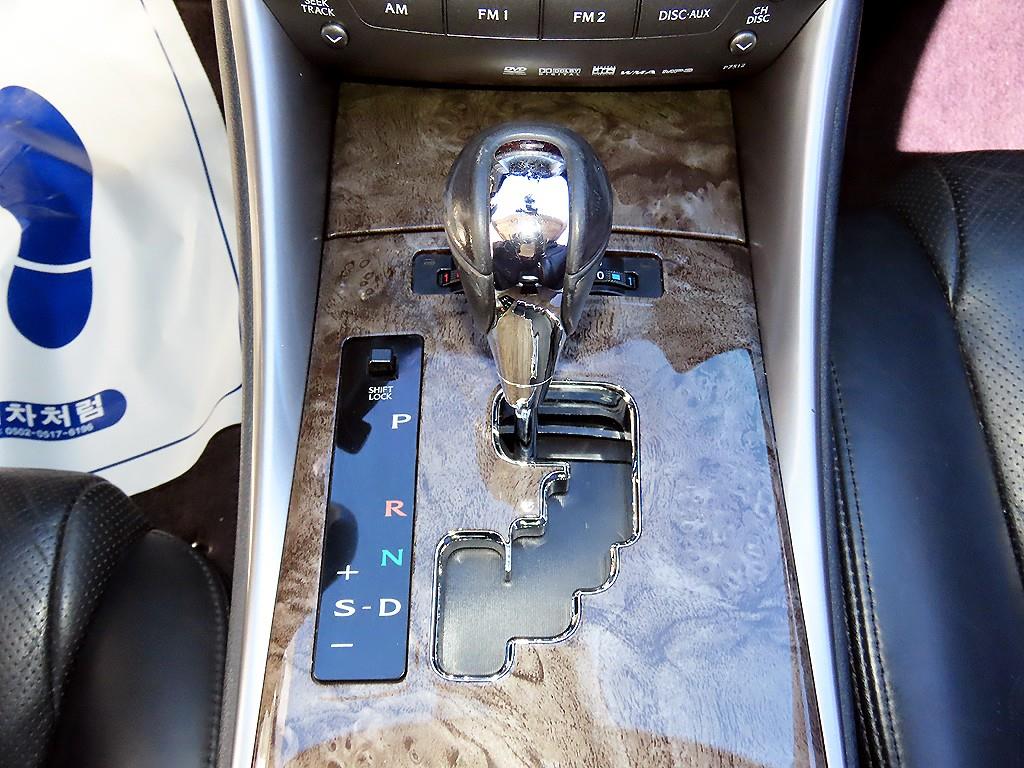 Lexus IS — photo 11
