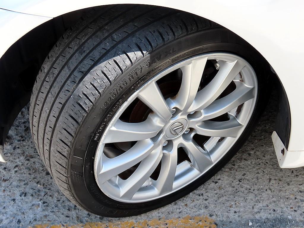 Lexus IS — photo 20