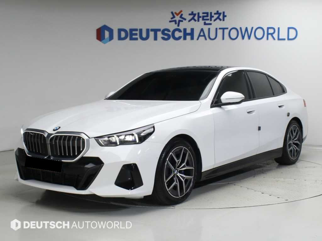 BMW 5-Series — photo 01