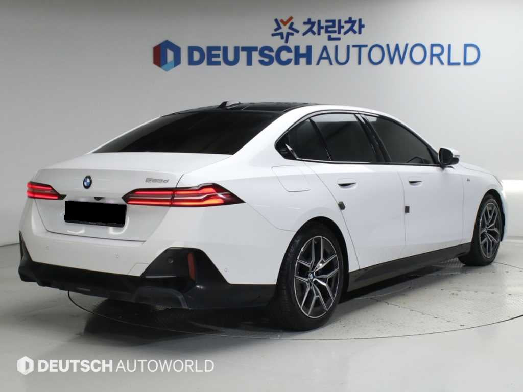 BMW 5-Series — photo 02