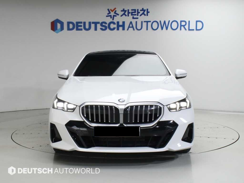 BMW 5-Series — photo 03