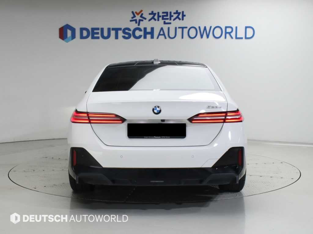BMW 5-Series — photo 04