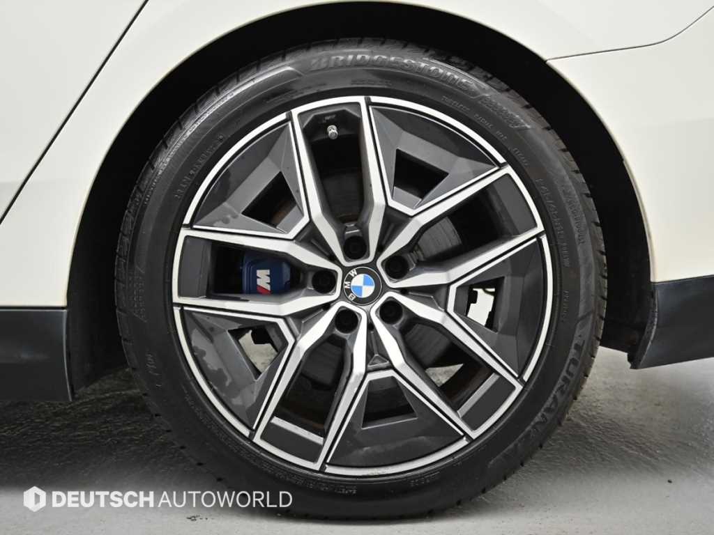 BMW 5-Series — photo 05