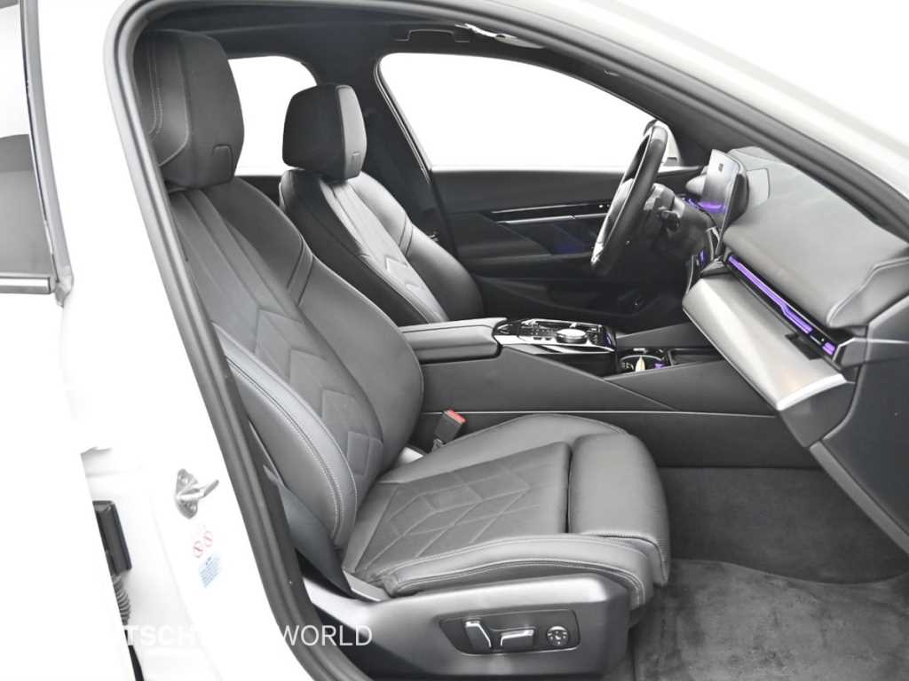 BMW 5-Series — photo 10