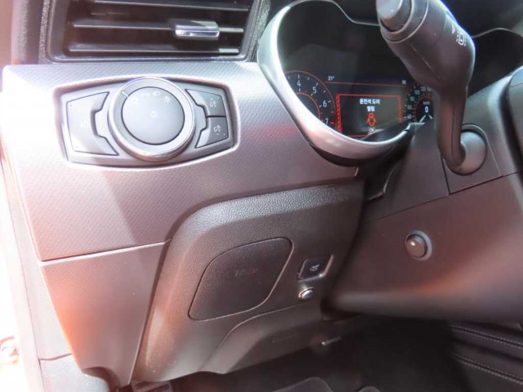 Ford Mustang — photo 13