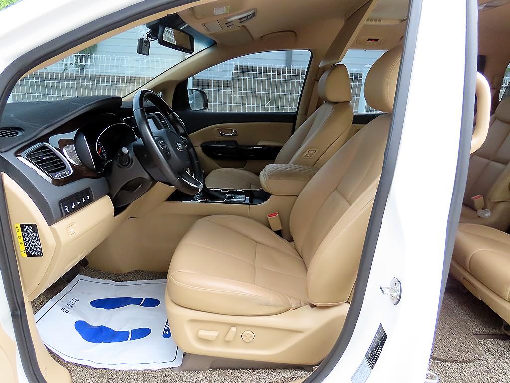Kia Carnival — photo 05