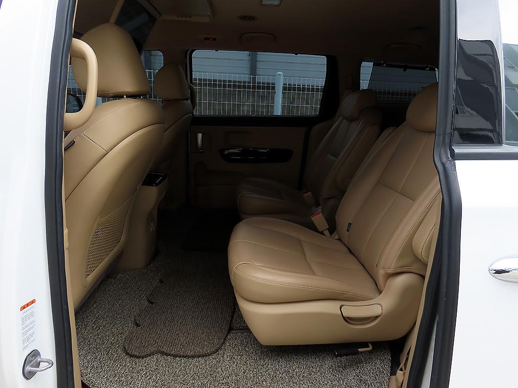 Kia Carnival — photo 06