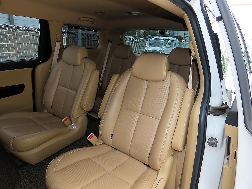 Kia Carnival — photo 07
