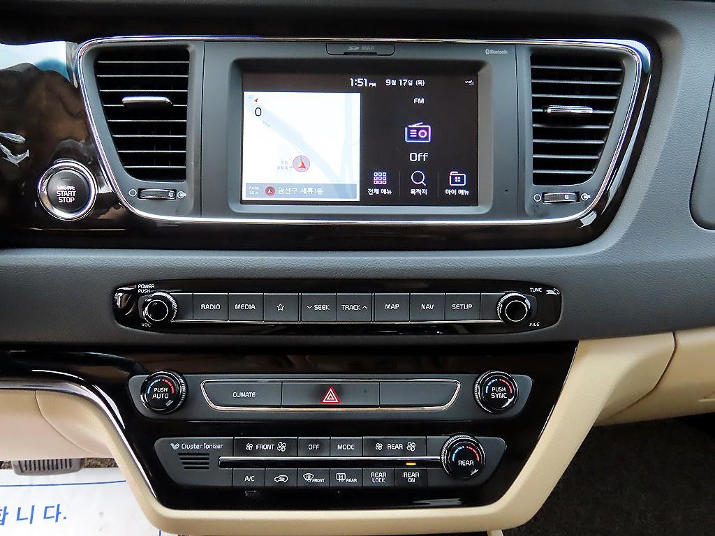 Kia Carnival — photo 13