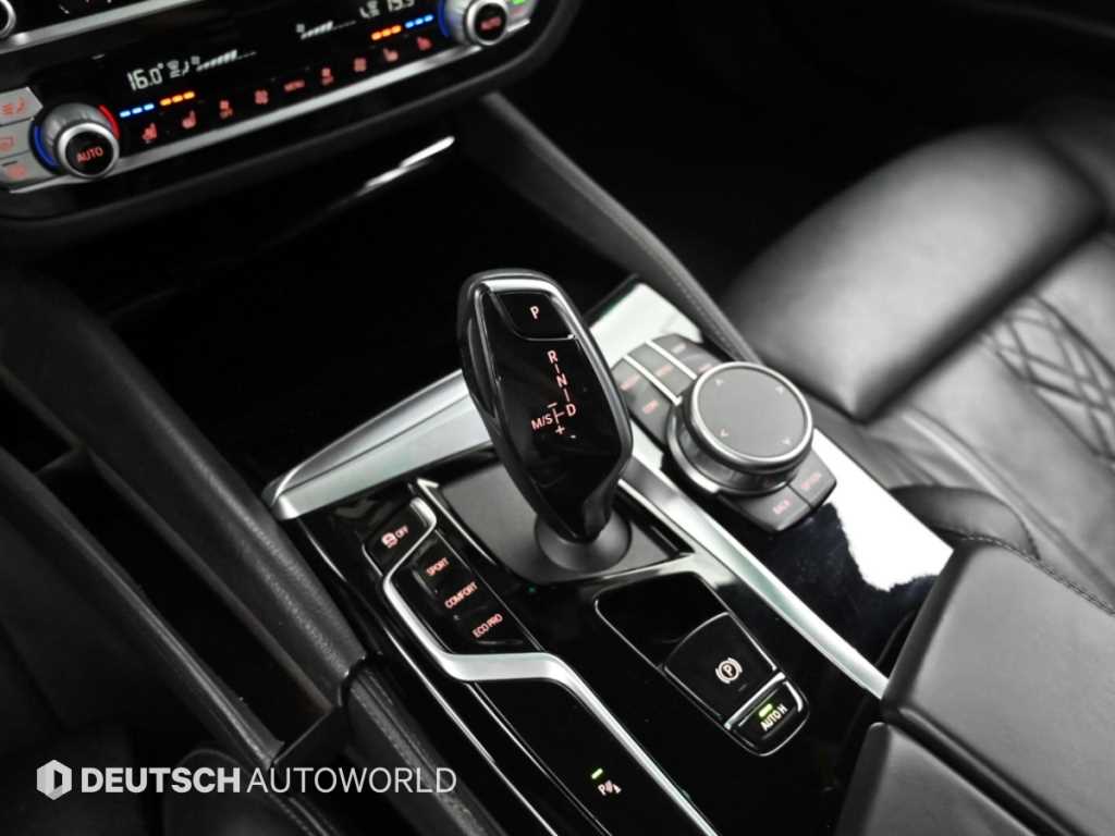 BMW 5-Series — photo 09