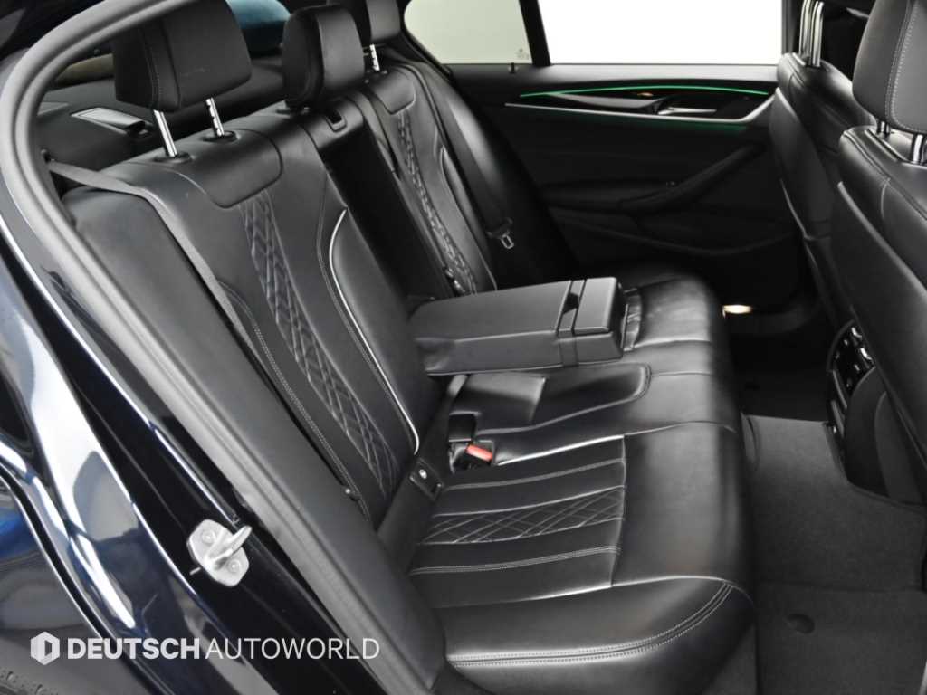 BMW 5-Series — photo 12