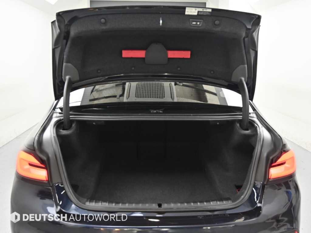 BMW 5-Series — photo 19