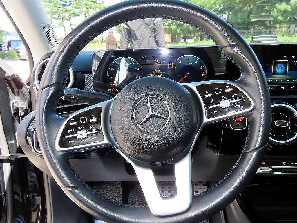 Mercedes-Benz A-Class — photo 08