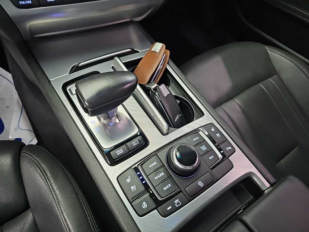 Genesis G80 — photo 08