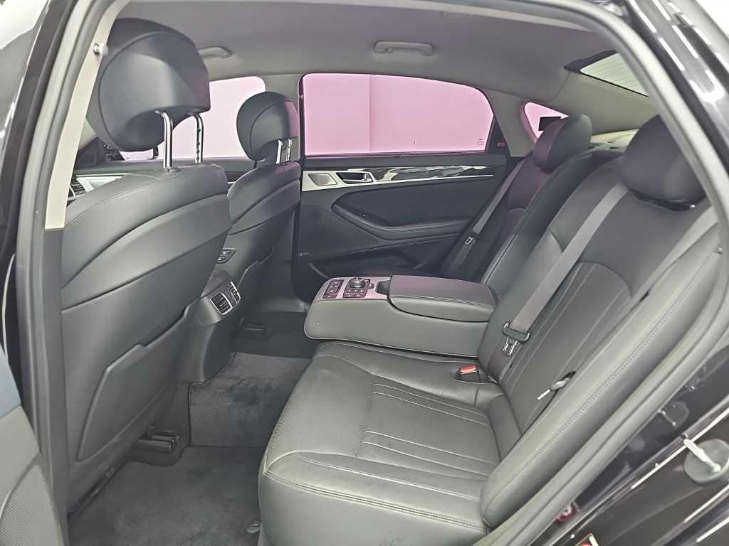 Genesis G80 — photo 12