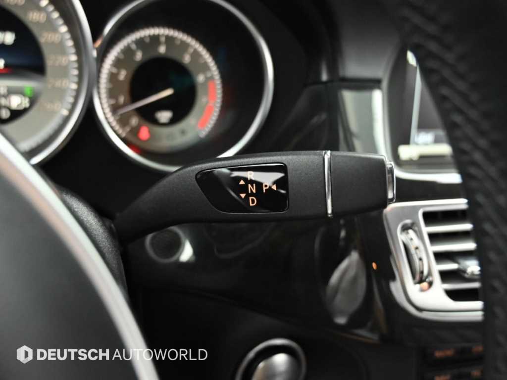 Mercedes-Benz CLS-Class — photo 09