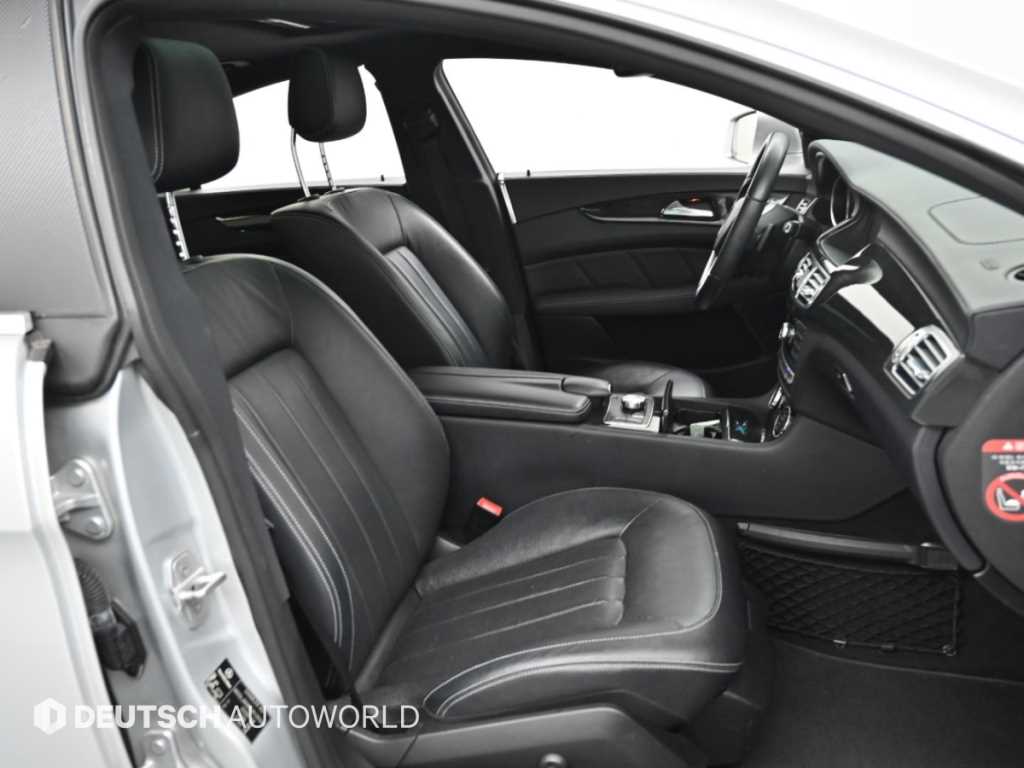 Mercedes-Benz CLS-Class — photo 10