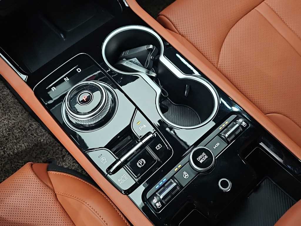 Kia K5 — photo 08