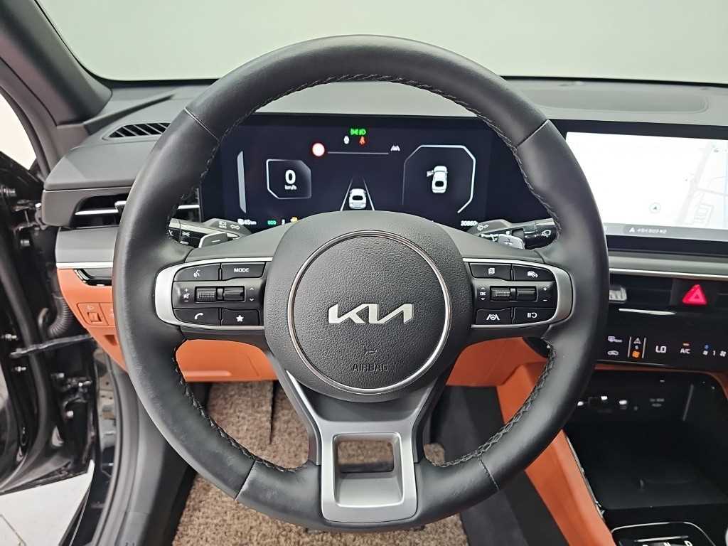 Kia K5 — photo 09