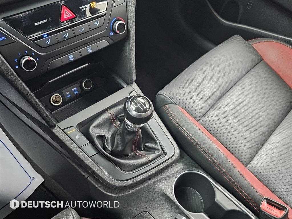 Hyundai Avante — photo 08