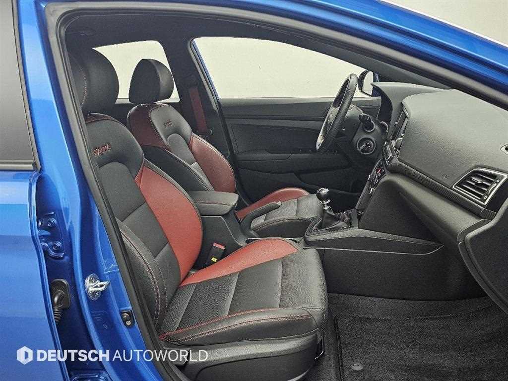 Hyundai Avante — photo 09