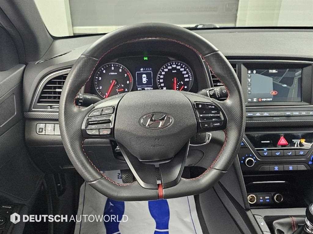 Hyundai Avante — photo 12