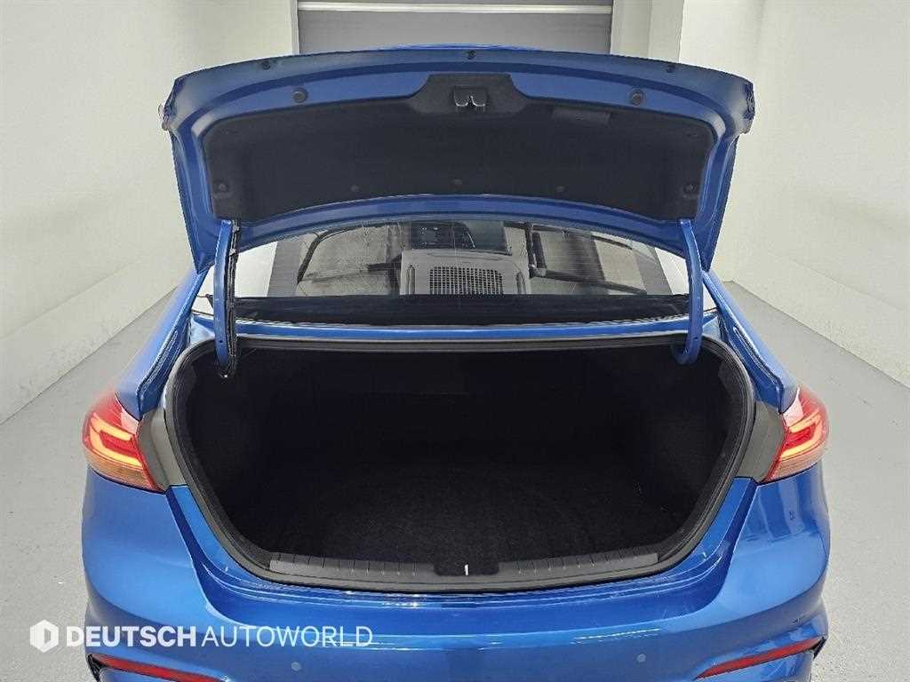 Hyundai Avante — photo 18