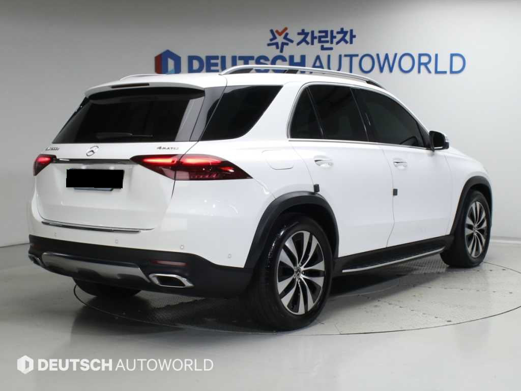 Mercedes-Benz GLE-Class — photo 02