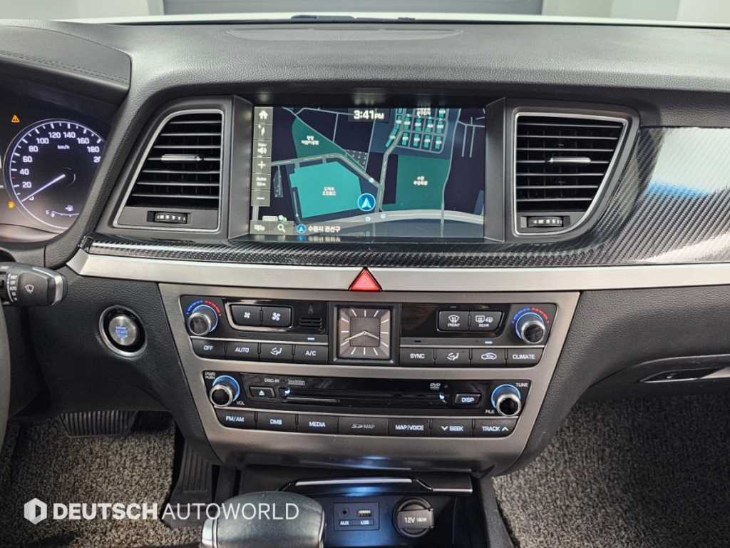 Hyundai Genesis — photo 14