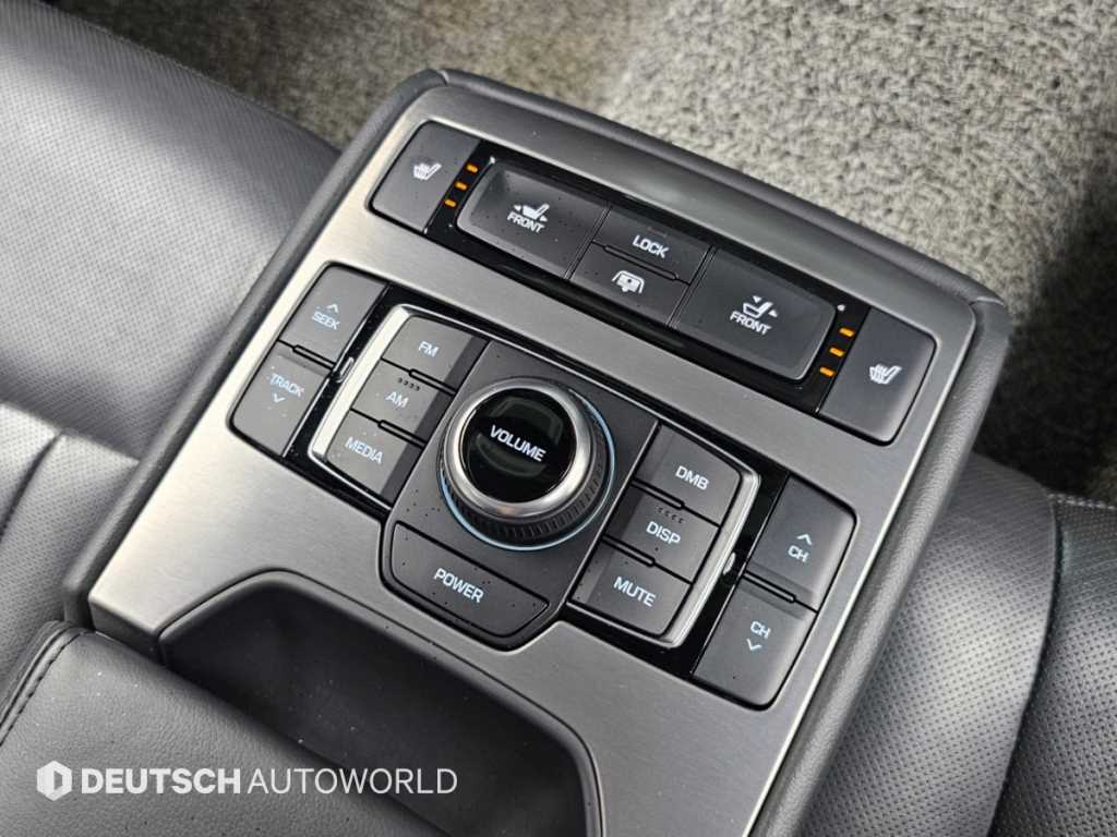 Hyundai Genesis — photo 16