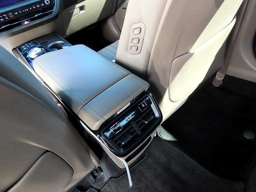 Kia K8 — photo 16