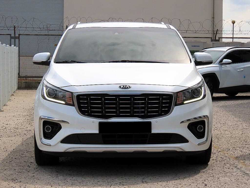 Kia Carnival — photo 01