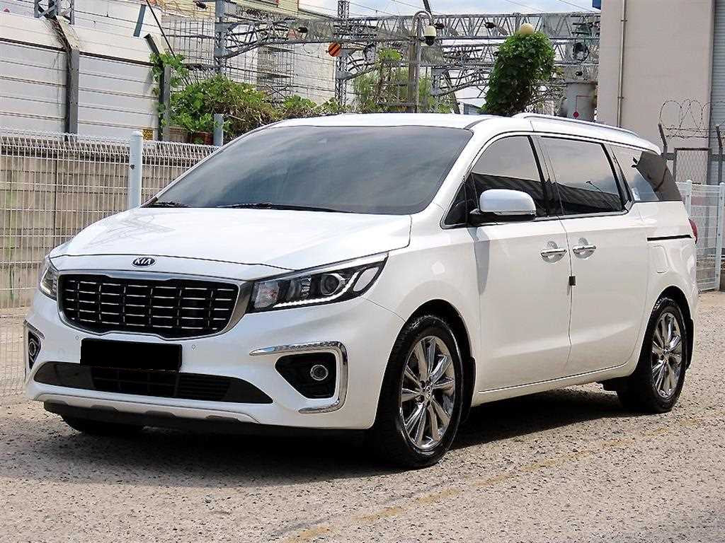 Kia Carnival — photo 02