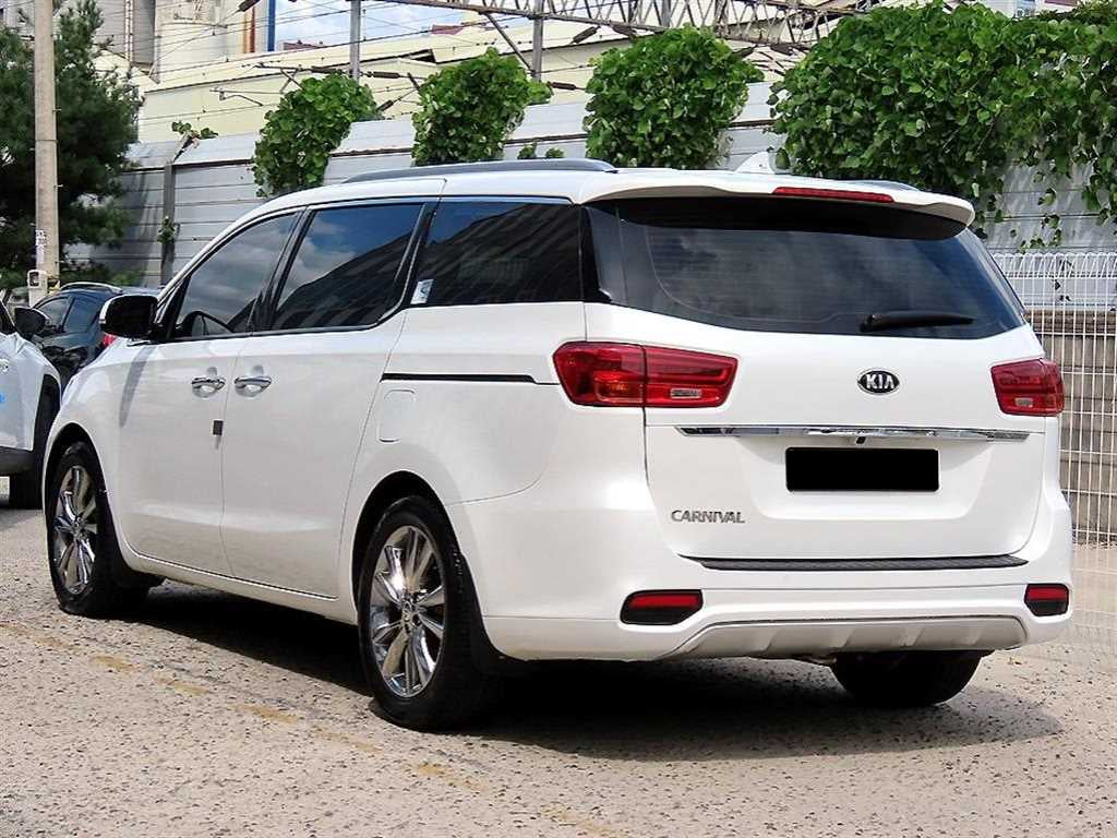 Kia Carnival — photo 03