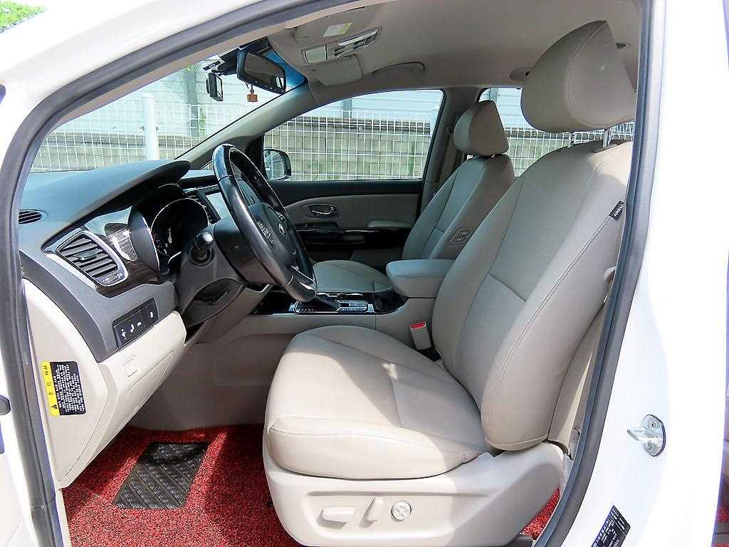 Kia Carnival — photo 05