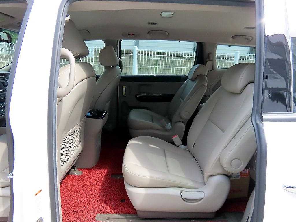 Kia Carnival — photo 06