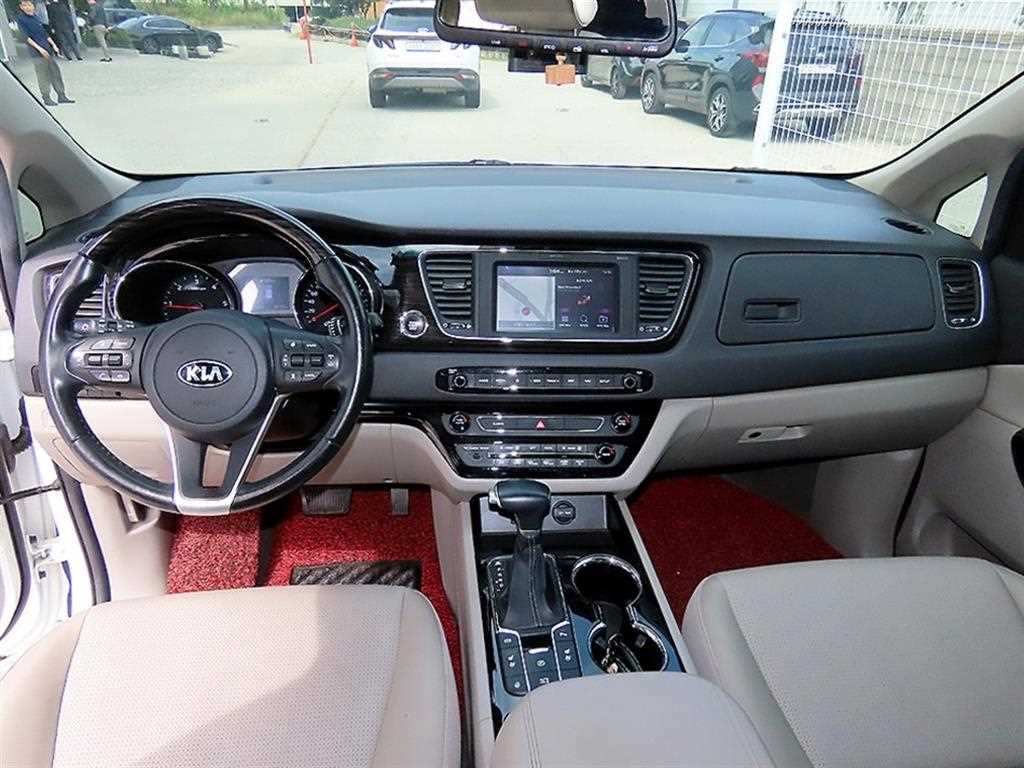 Kia Carnival — photo 07